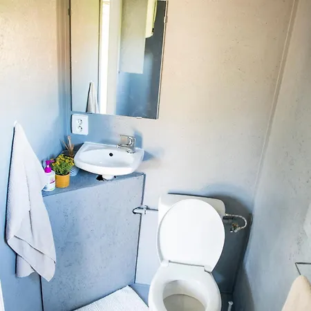 Tiny House Nad Vinici 度假居 *